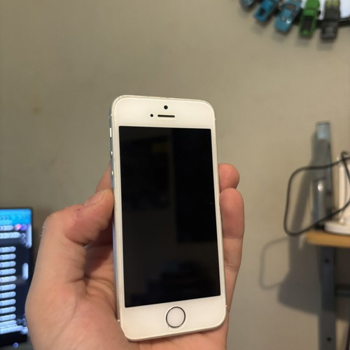 iPhone SE used for repair or spare parts, unlocked, broken Touch ID