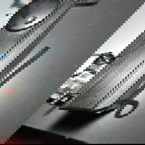 Παλιό ραδιόφωνο stereo μεταχειρισμένο με σημάδια λειτουργικό