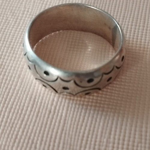 Ring silver color, like new, diameter 18mm