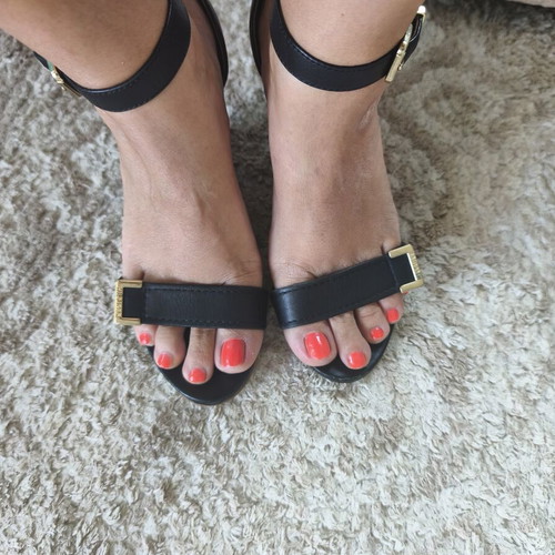 Tommy Hilfiger leather sandals size 39 used, black