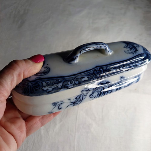 Wedgwood & Co Orient bathroom set used, porcelain toothbrush holder and soap dish
