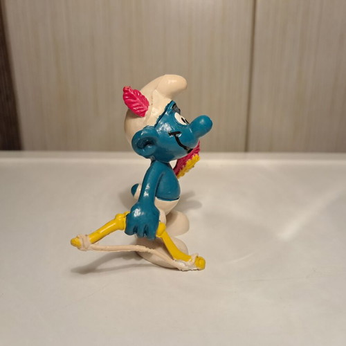 Smurf Bully miniature with bow and arrow 1978 like new