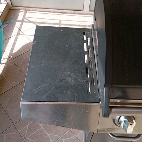 Bbq Nattera gas grill 3 burners used with side shelves