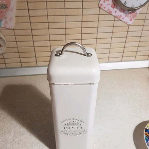 Metal pasta container used in good condition