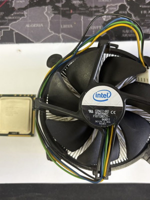 Intel Core i7-920 processor with original cooler used