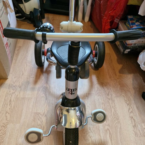 Tricycle bike like new with all accessories