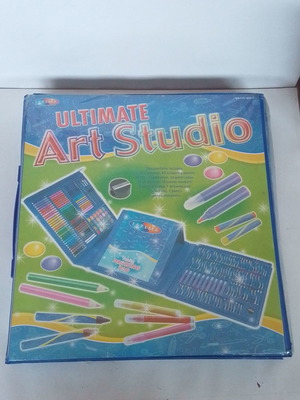 Παιδικό σετ ζωγραφικής Ultimate Art Studio μεταχειρισμένο με ελλείψεις