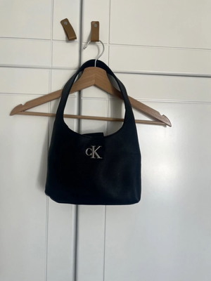 Calvin Klein shoulder bag like new, black