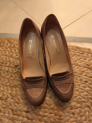 Petridis leather pumps used, size 39, beige