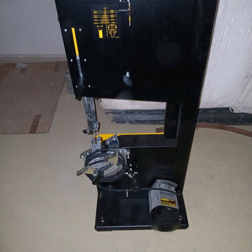 Dewalt DW876 bandsaw like new with 1000W power and 200mm blade