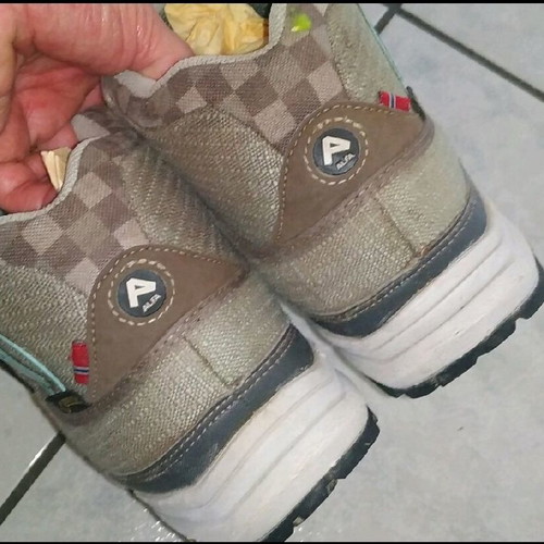 Trekking shoes used, waterproof and anti-slip, size 38, beige brown