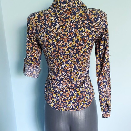 Sewgo women's shirt like new with sleeve regulation and golden buttons