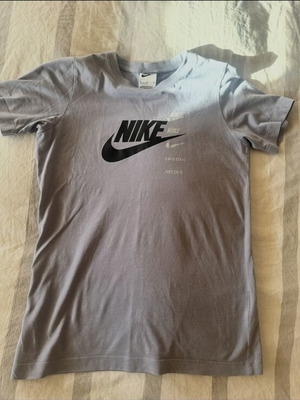 Nike T-shirt kids size 146 cm, like new, grey