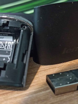 Lenovo N700 wireless ergonomic rotating mouse with laser pointer used