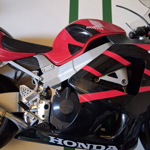 Honda CBR 929RR Fireblade collectible model like new, large scale