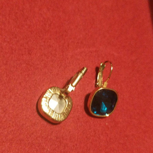 Ozze dangling earrings with blue royal stone new