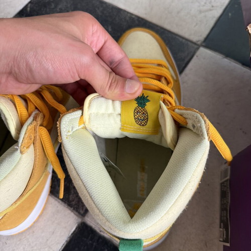 Nike Dunk SB High Pineapple sneakers, size 42, yellow
