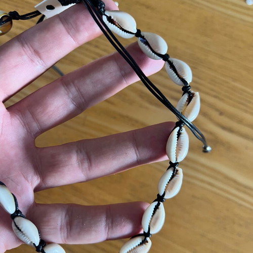 Summer shell necklace new with adjustable cord black and beige