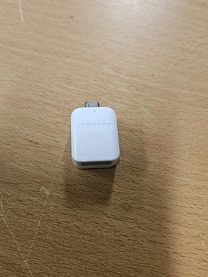 Micro USB to HDMI Samsung adapter like new