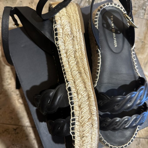 Tommy Hilfiger sandals size 38 like new, black