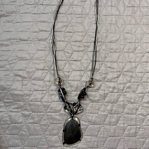 Necklace with black stones like new