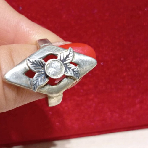 Silver 925 vintage ring new with zircon stone