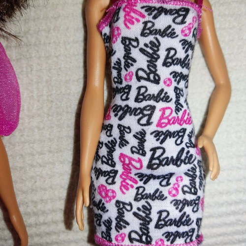 Barbie dolls pack of 2 like new