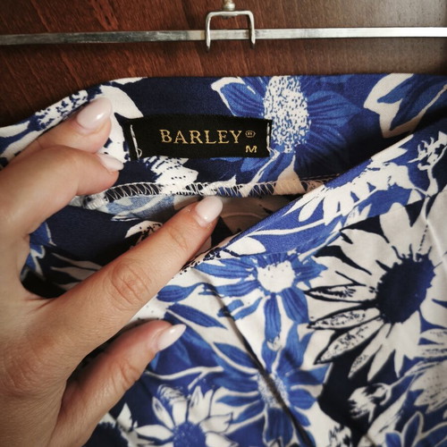Blue Floral Skirt like new, size M 38 10