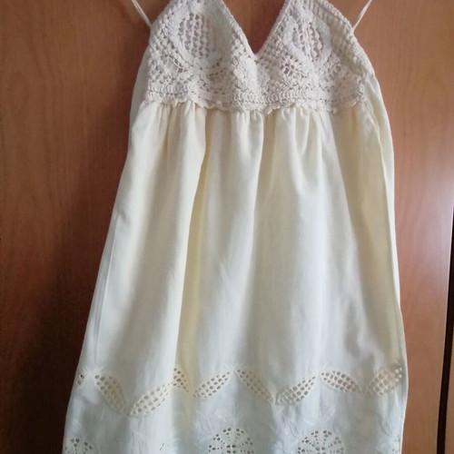 Sleeveless blouse dress used, banana color, broderie anglaise, size M