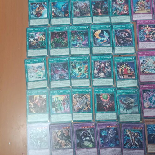 Yu-Gi-Oh! Metal Box with 100 Cards Like New