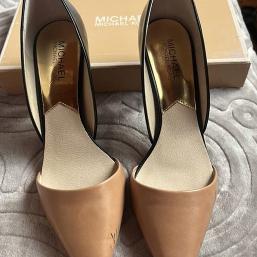 Michael Kors 8M pumps black and brown, lightly worn