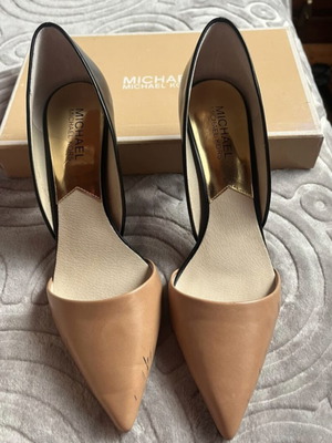 Michael Kors 8M pumps black and brown, lightly worn