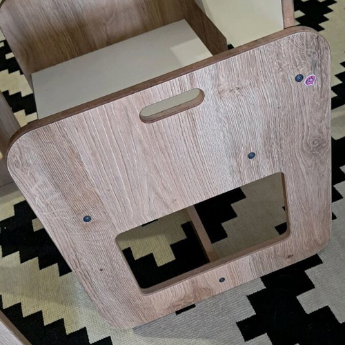 Children's desk and bookshelf set like new