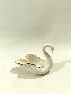 Lenox vintage porcelain swan figurine like new with 24k gold finishes