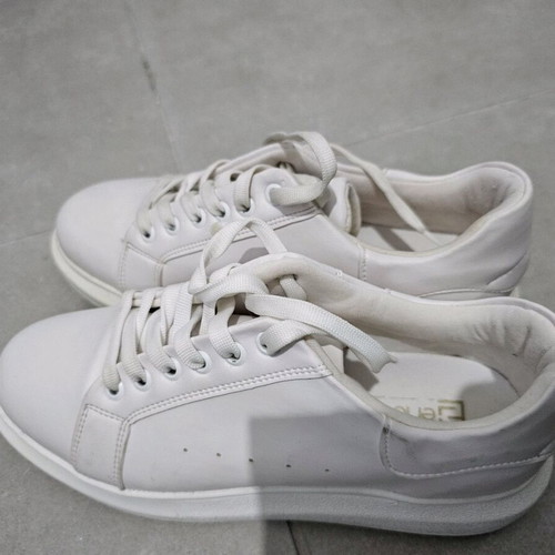 White sneakers like new, size 39