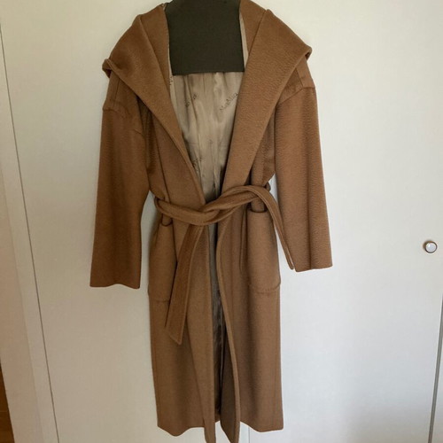 Max Mara camel coat size 40/42 like new with satin lining