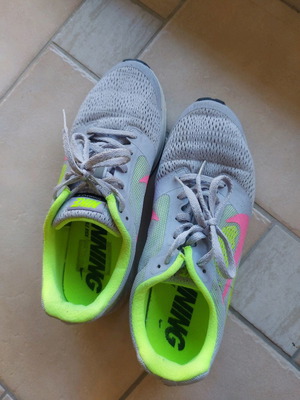 Nike runner women's used size 40 athletic shoes