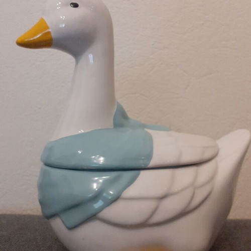 Vintage ceramic cookie jar goose shape like new