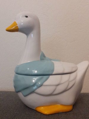 Vintage ceramic cookie jar goose shape like new