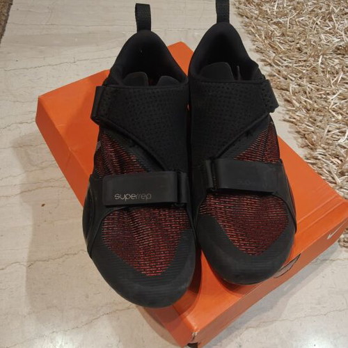 Cycling shoes road new in box
