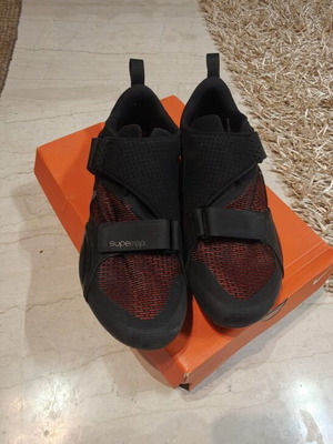 Cycling shoes road new in box
