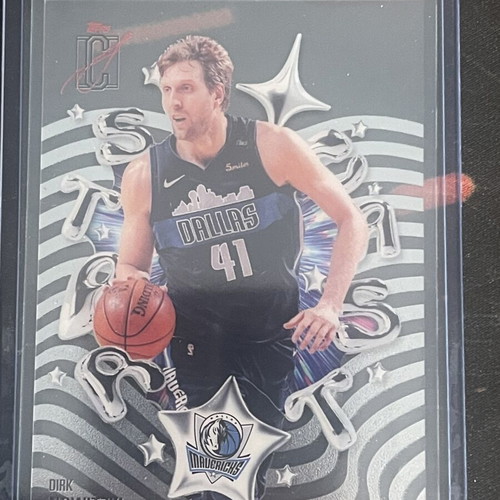 Dirk Nowitzki Star Cast Topps signature card
