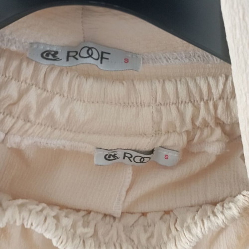 Set in ecru color
