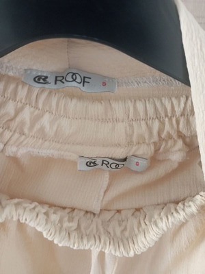 Set in ecru color