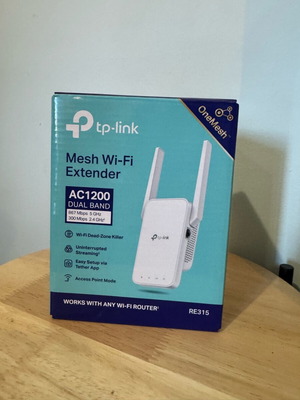 Tp-link AC1200 Wi-Fi Extender model RE315 like new