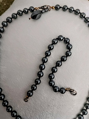 Vintage women's necklace set with bracelet made of hematite like new, 1980s