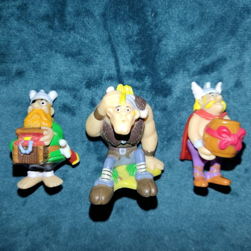 Asterix figures used, pack of 10 from kinder surprise