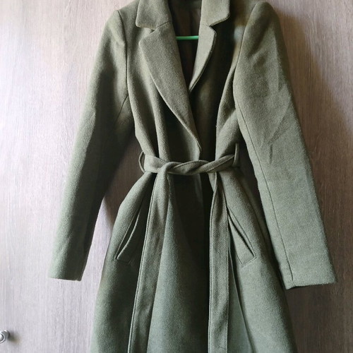 Coat like new, green, size S, with belt and 2 buttons