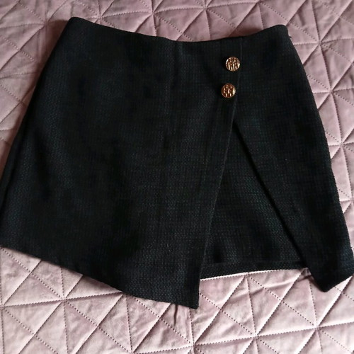 Zara skirt black with gold buttons like new, size S
