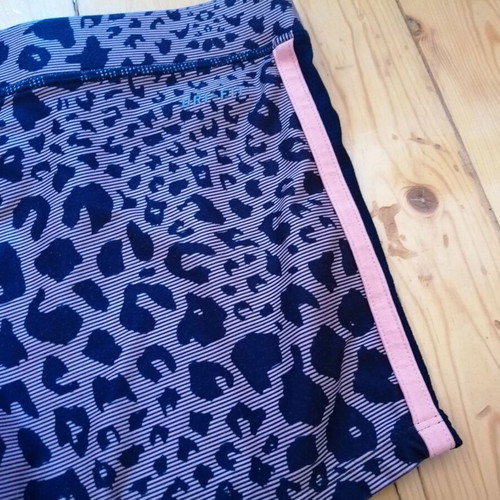 Nike Dri-FIT women's short leggings with leopard print, size S